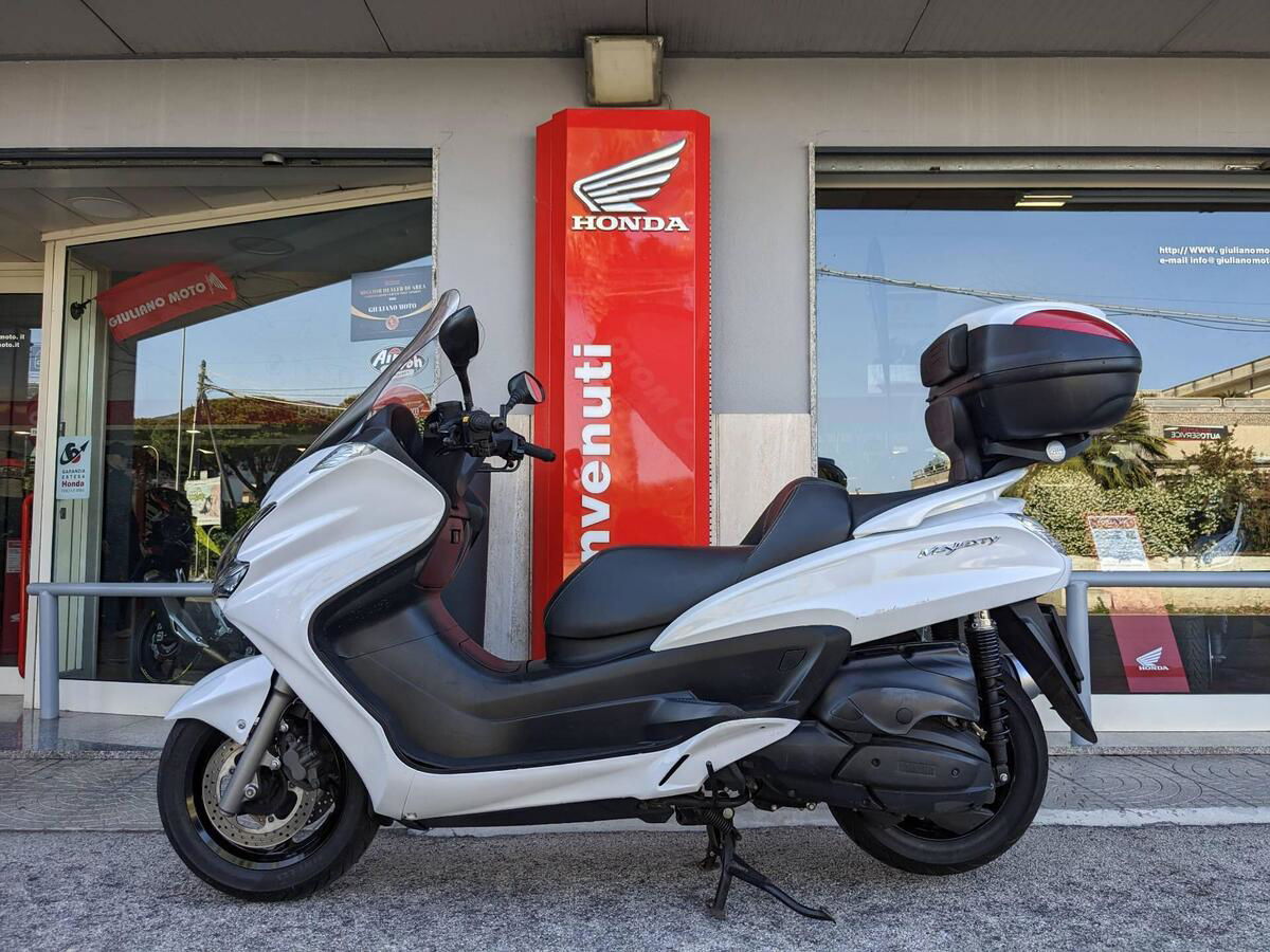 Vendo Yamaha Majesty 400 (2009 - 14) usata a Terracina (codice