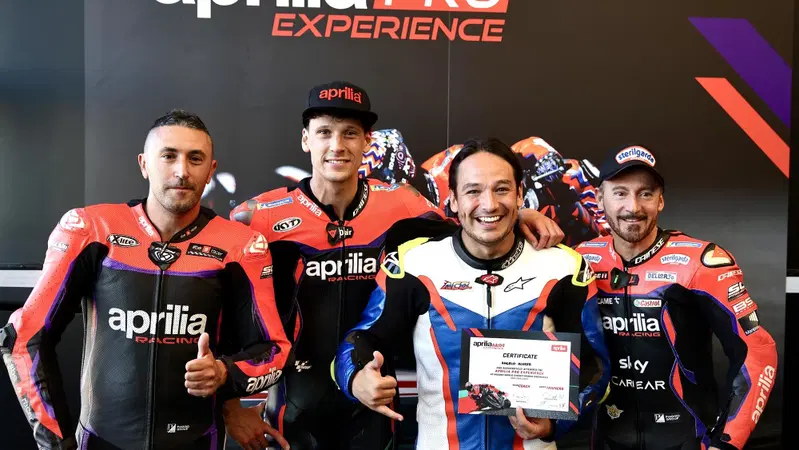 Aprilia Pro Experience - Misano 2023: l'evento esclusivo in pista all'inseguimento di Max Biaggi. Ecco com'&egrave; andata [VIDEO]