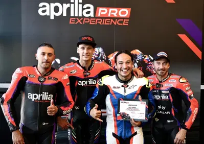 Aprilia Pro Experience - Misano 2023: l'evento esclusivo in pista all'inseguimento di Max Biaggi. Ecco com'è andata [VIDEO]