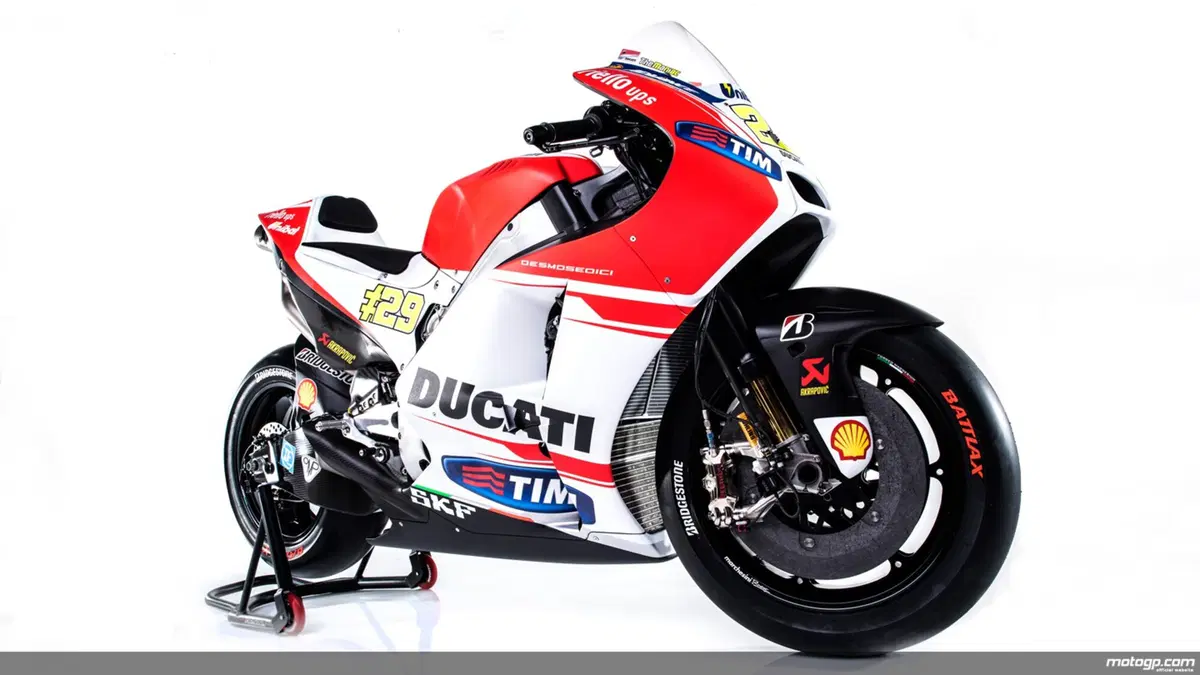 MotoGP. Svelata la nuova Ducati GP15 (5)