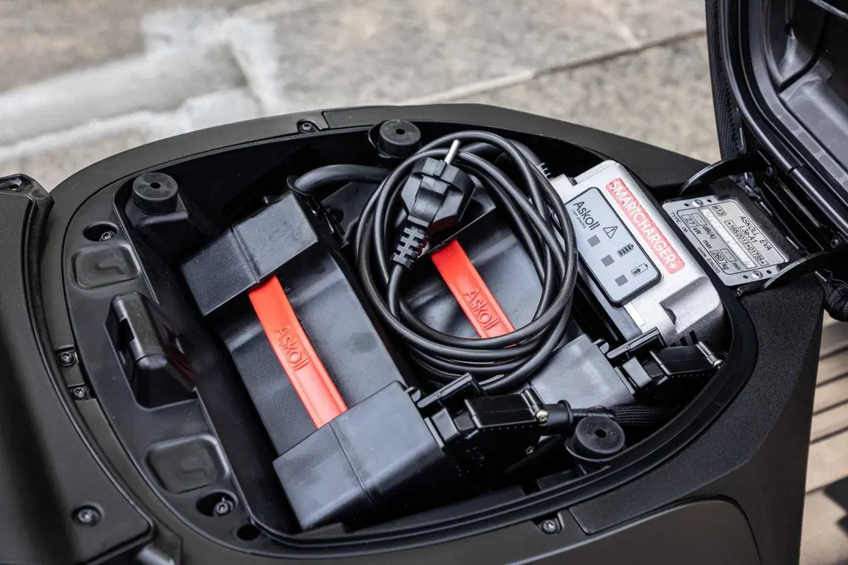 Alla scoperta degli store più green di Milano con l'Askoll XKP L3 - TEST (49)