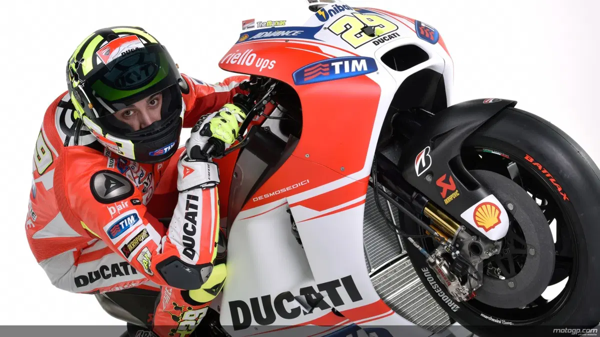 MotoGP. Svelata la nuova Ducati GP15 (15)