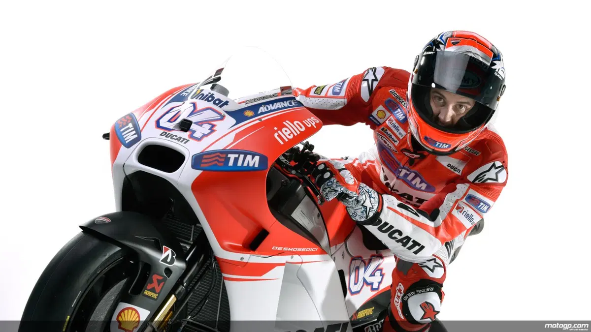 MotoGP. Svelata la nuova Ducati GP15 (17)