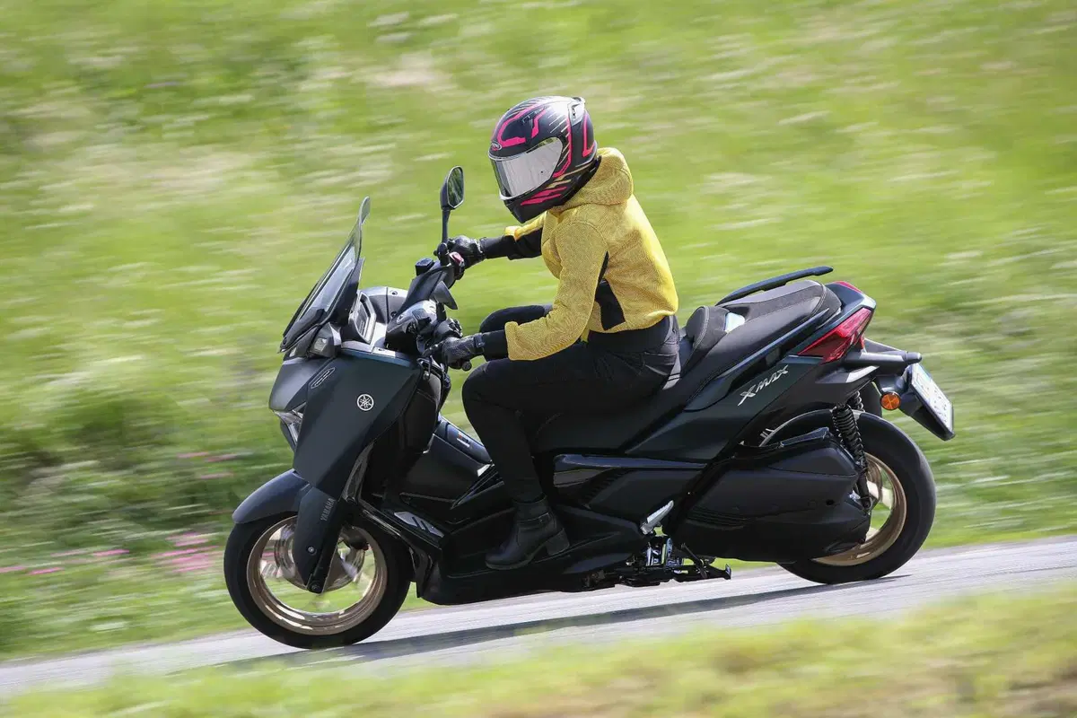 Yamaha XMAX 300 Tech Max, il max del max! - TEST (9)
