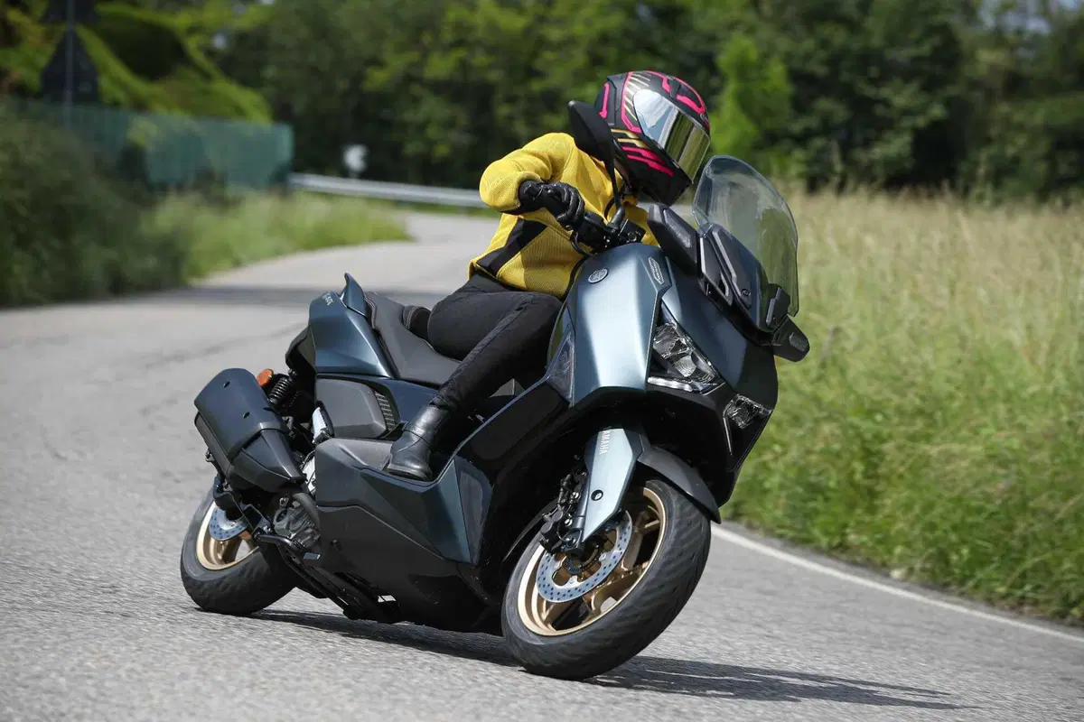 Yamaha XMAX 300 Tech Max, il max del max! - TEST (13)
