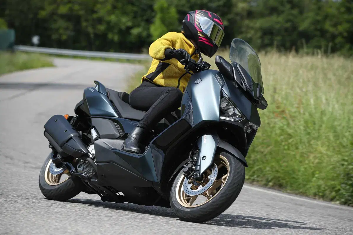 Yamaha XMAX 300 Tech Max, il max del max! - TEST (5)
