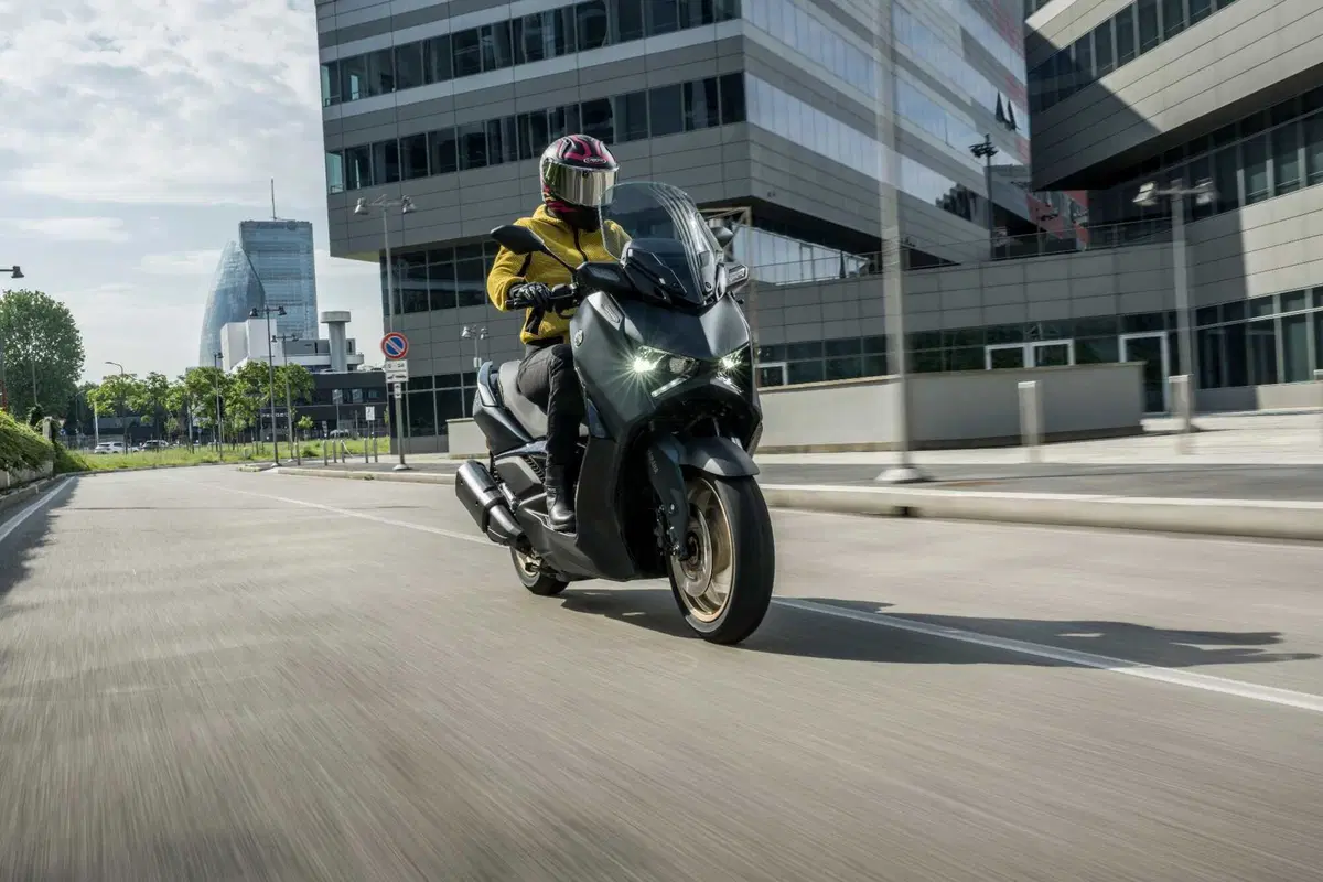 Yamaha XMAX 300 Tech Max, il max del max! - TEST (11)