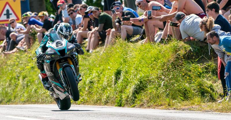 Tourist Trophy 2023: Michael Dunlop vince Supersport e Superbike, il record di Joey &egrave; ora pi&ugrave; vicino