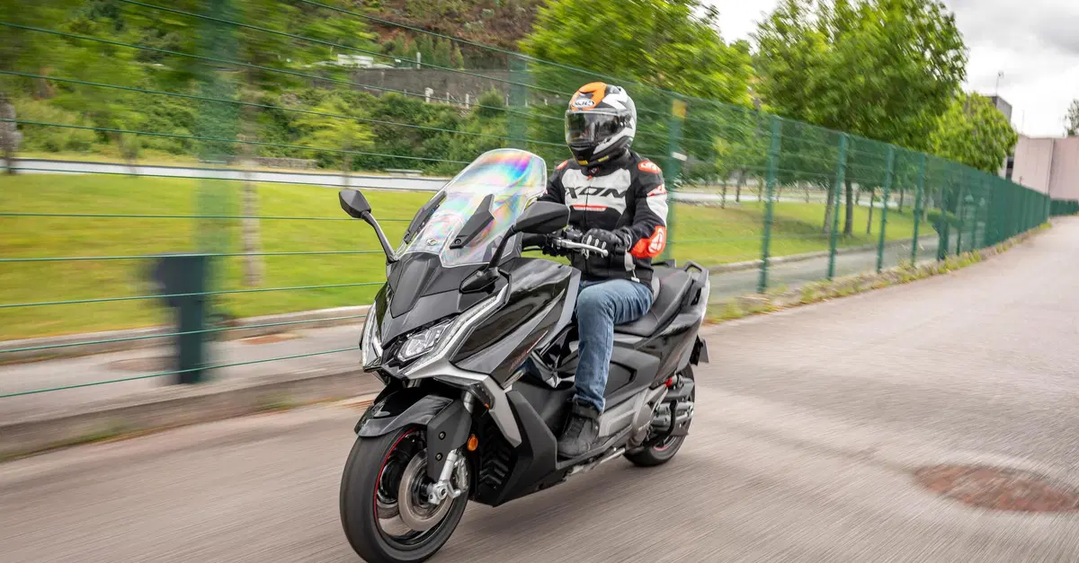Kymco AK 550 Premium TEST: ora &egrave; anche "Touring"
