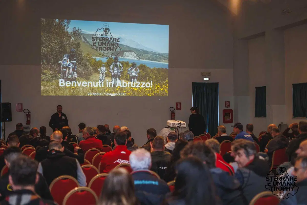 Le maxi enduro sono roba da vecchi? Se lo pensi, sei fuoristrada! (7)