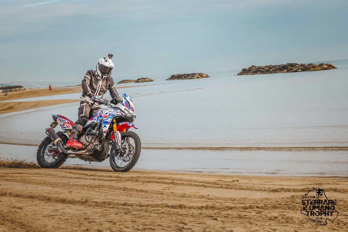 Le maxi enduro sono roba da vecchi? Se lo pensi, sei fuoristrada! (8)