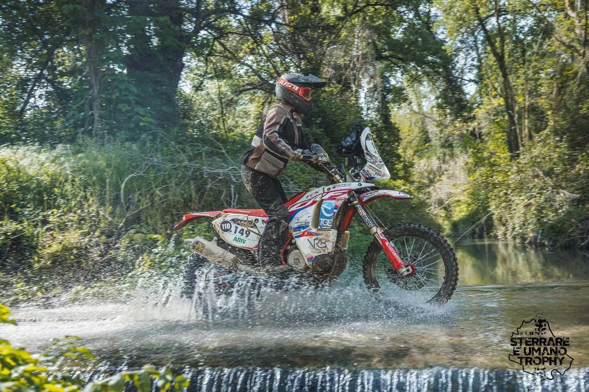 Le maxi enduro sono roba da vecchi? Se lo pensi, sei fuoristrada! (10)