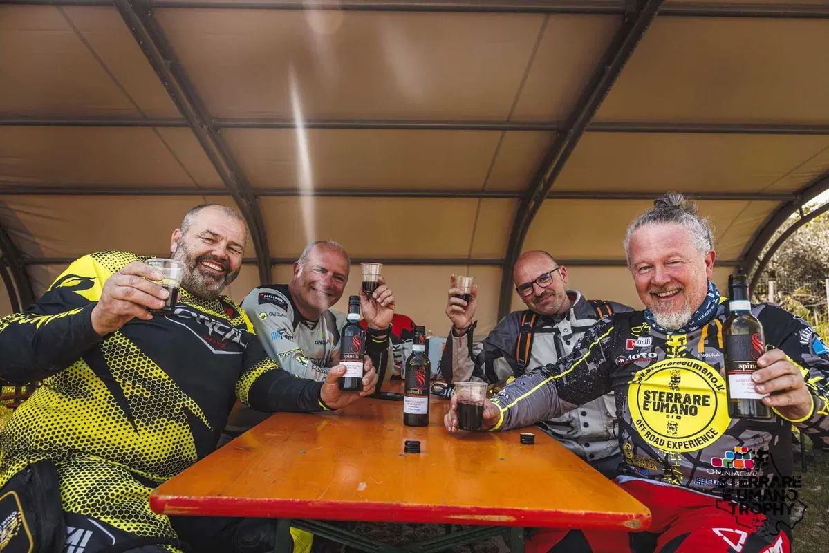 Le maxi enduro sono roba da vecchi? Se lo pensi, sei fuoristrada! (22)