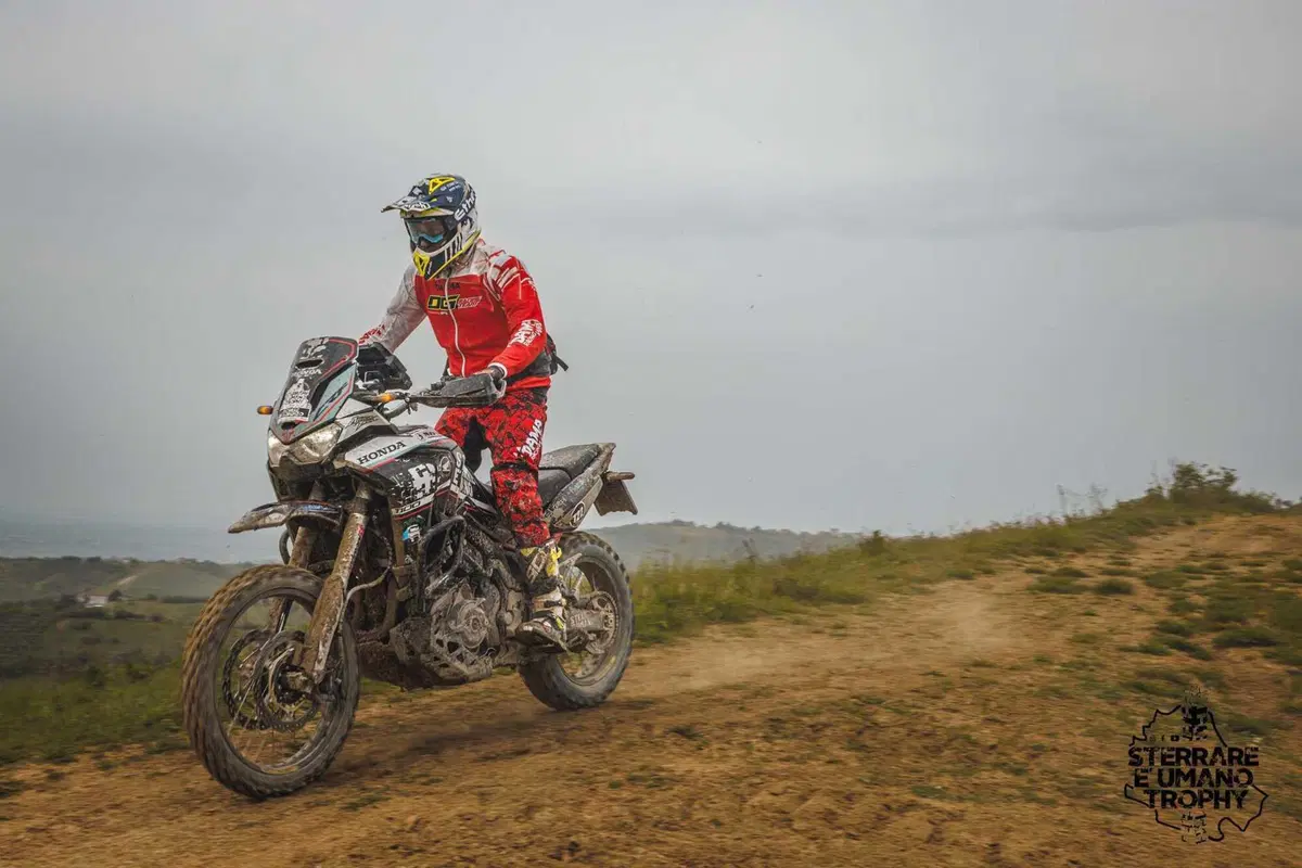 Le maxi enduro sono roba da vecchi? Se lo pensi, sei fuoristrada! (12)