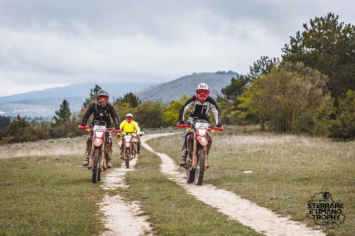 Le maxi enduro sono roba da vecchi? Se lo pensi, sei fuoristrada! (14)