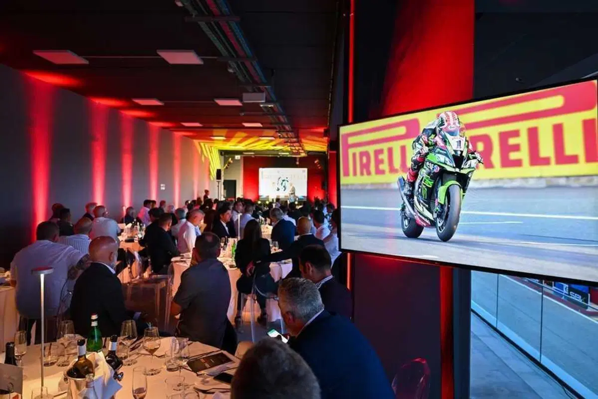 A Misano Pirelli ha celebrato i 20 anni di collaborazione con il WorldSBK (11)