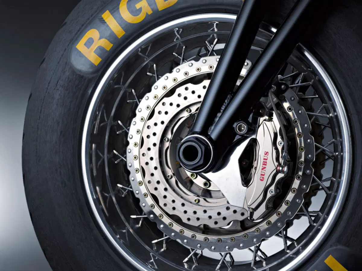 Gunbus 410. Una moto da 350 CV con motore V-Twin da 6728 cc (12)