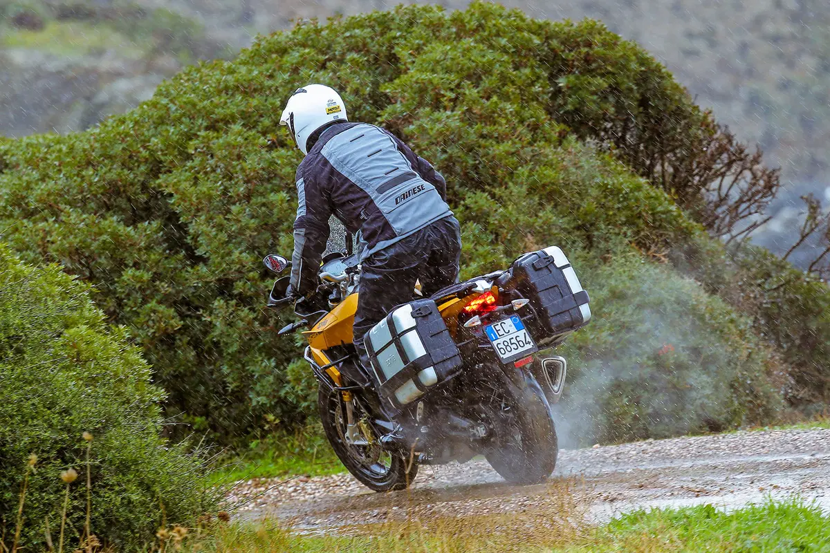 Aprilia Caponord 1200 Rally (7)