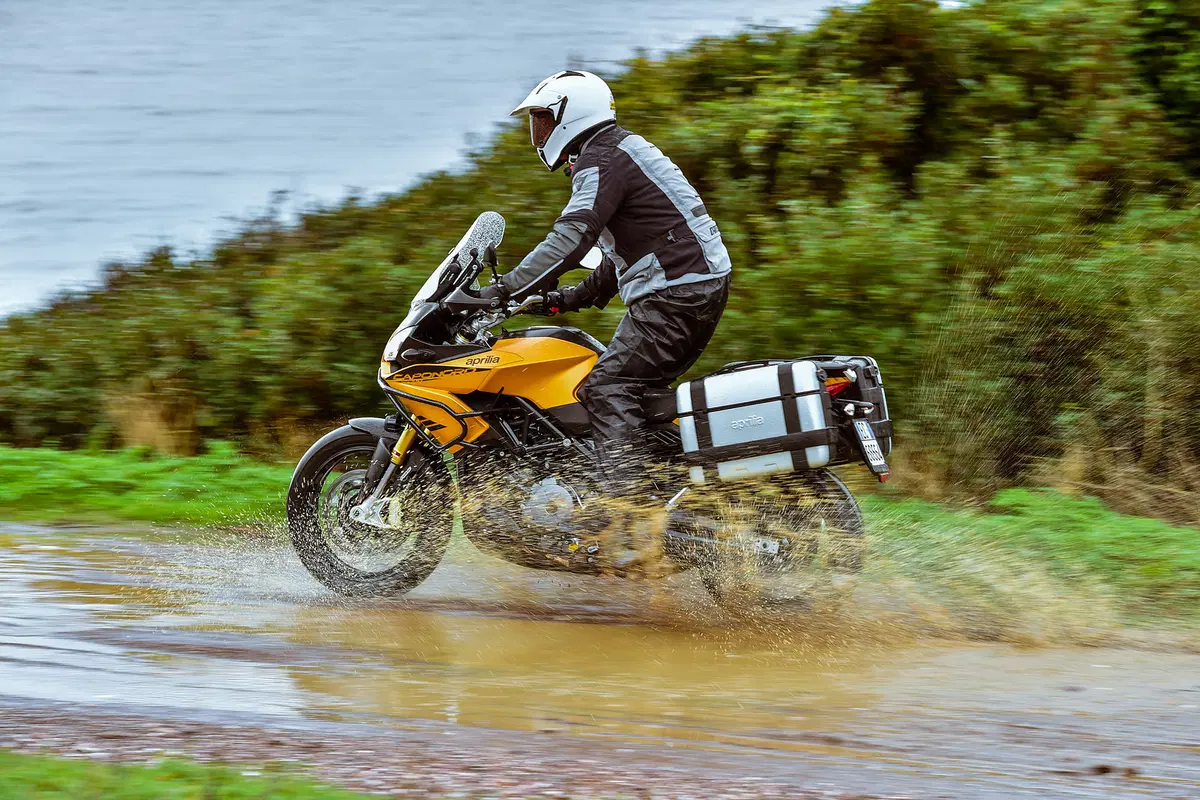 Aprilia Caponord 1200 Rally (5)