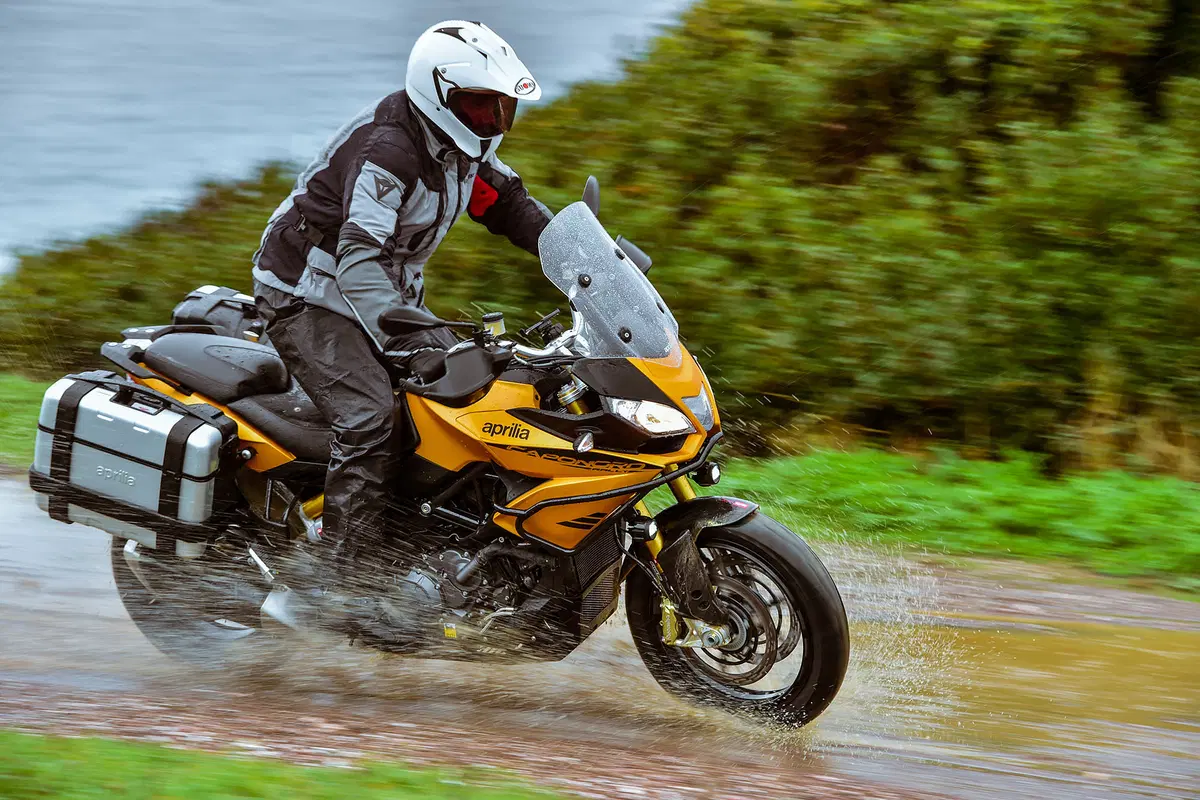 Aprilia Caponord 1200 Rally (4)