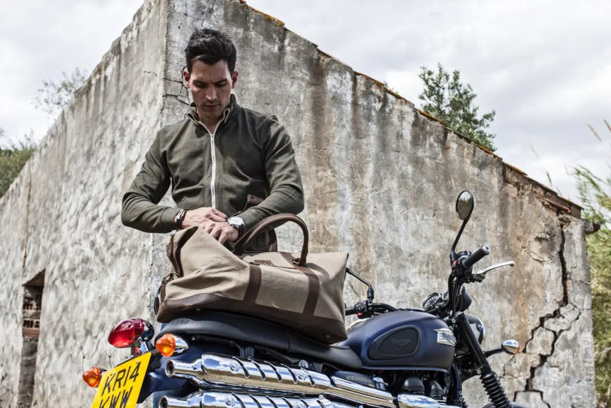 Triumph: la collezione abbigliamento, accessori primavera-estate 2015 (34)
