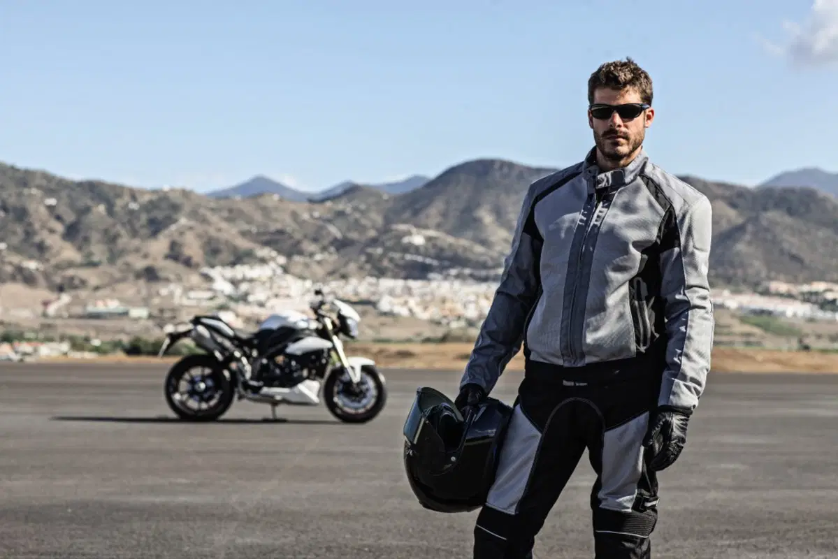 Triumph: la collezione abbigliamento, accessori primavera-estate 2015 (23)