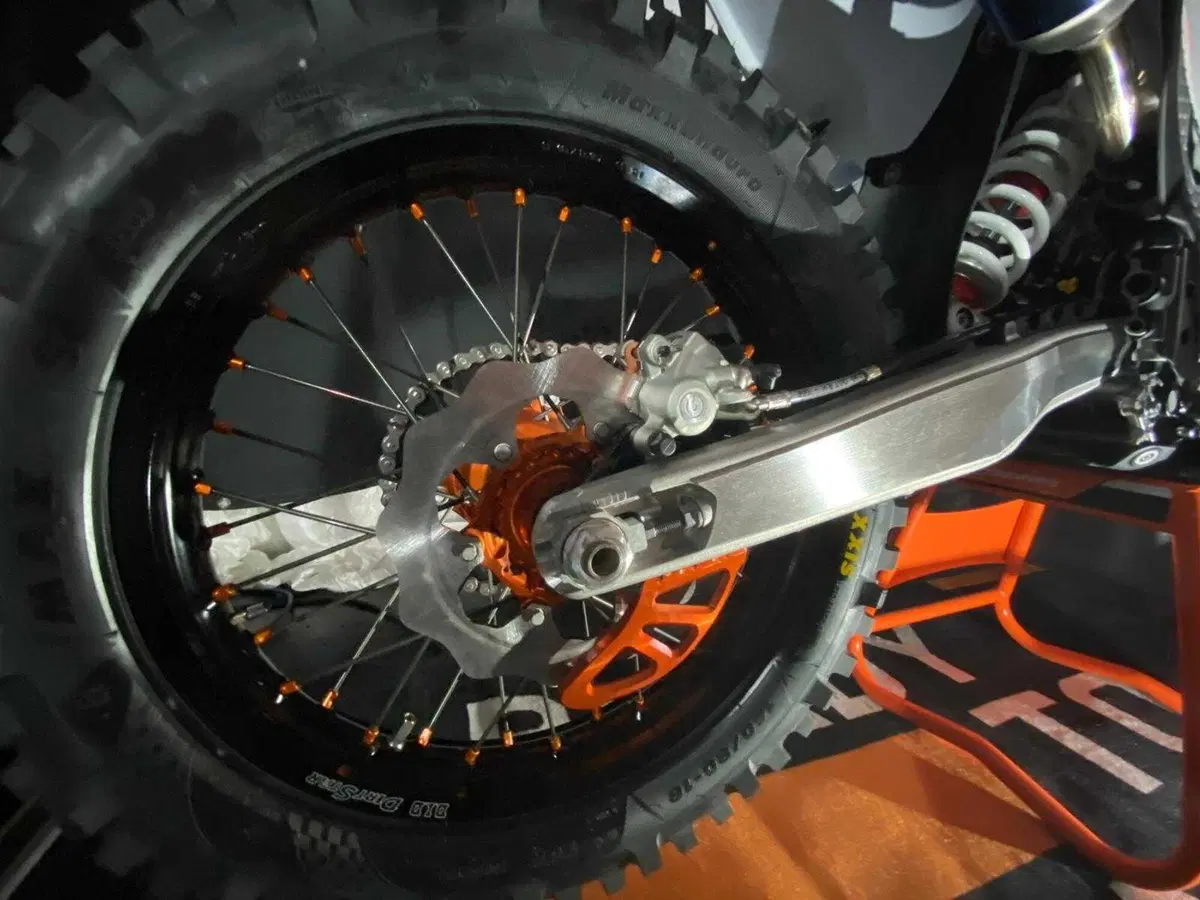 TEST KTM EXC 2024: anteprima mondiale. Rivoluzione della specie! [VIDEO] (4)