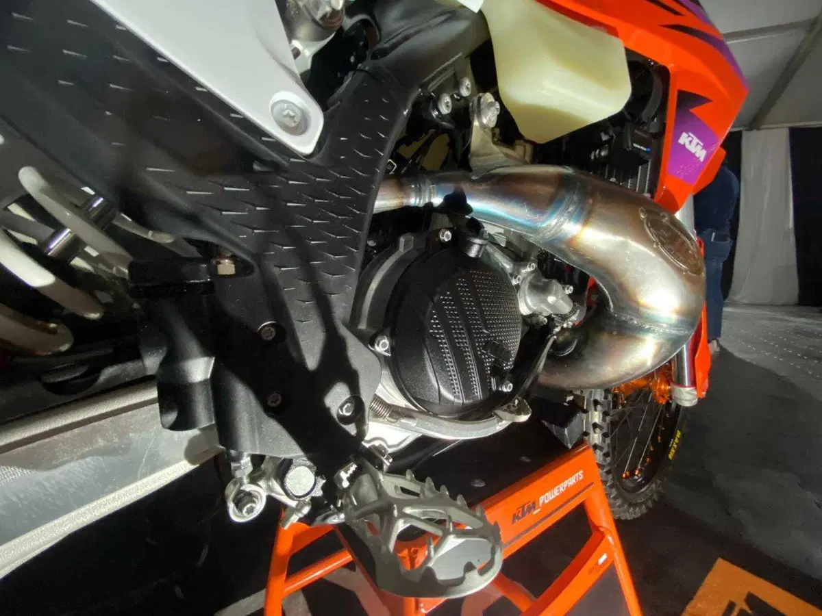 TEST KTM EXC 2024: anteprima mondiale. Rivoluzione della specie! [VIDEO] (5)