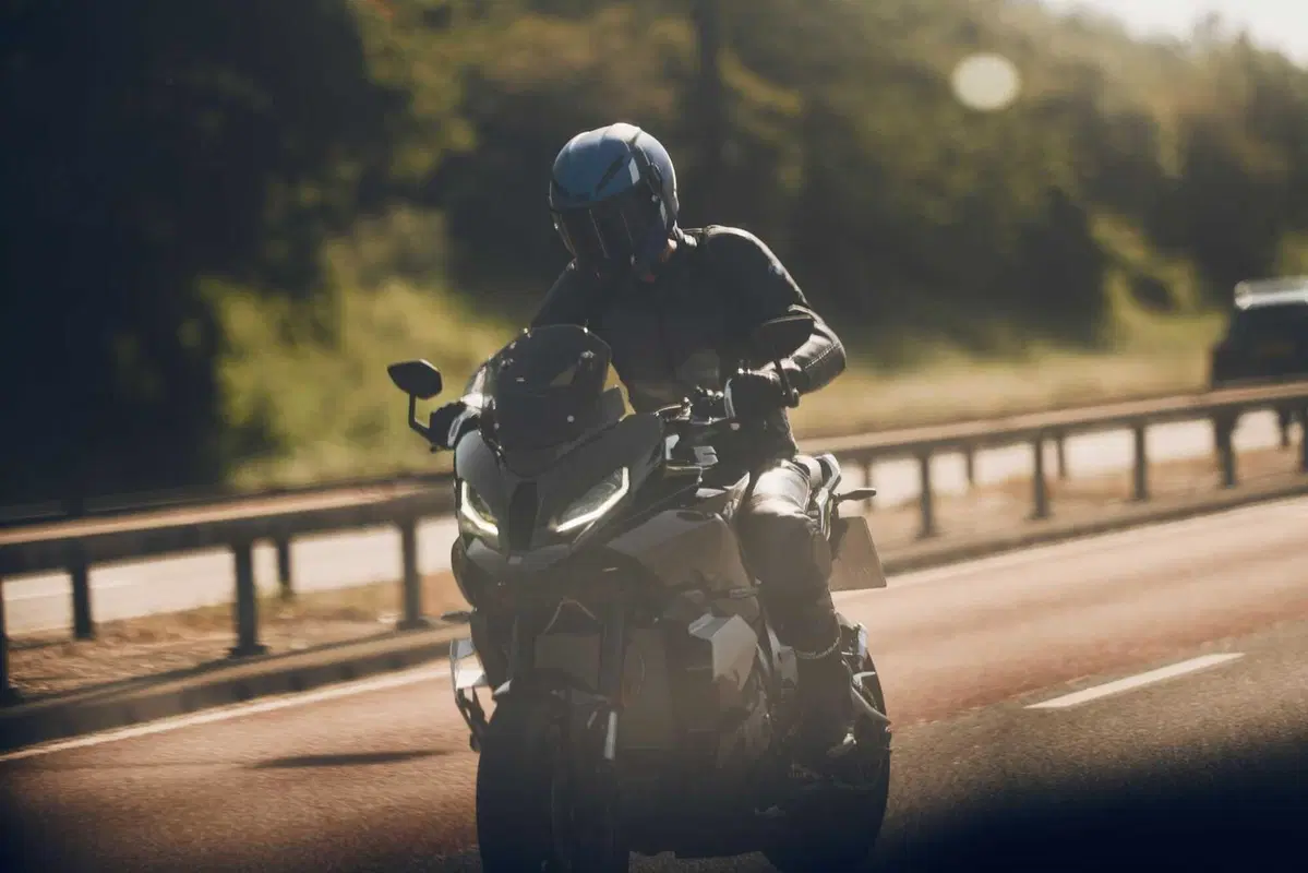 BMW  M 1000 XR: sfida al vertice delle Crossover (2)