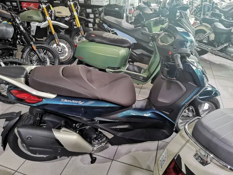 Piaggio Beverly 400 S (2025 - 26) (2)