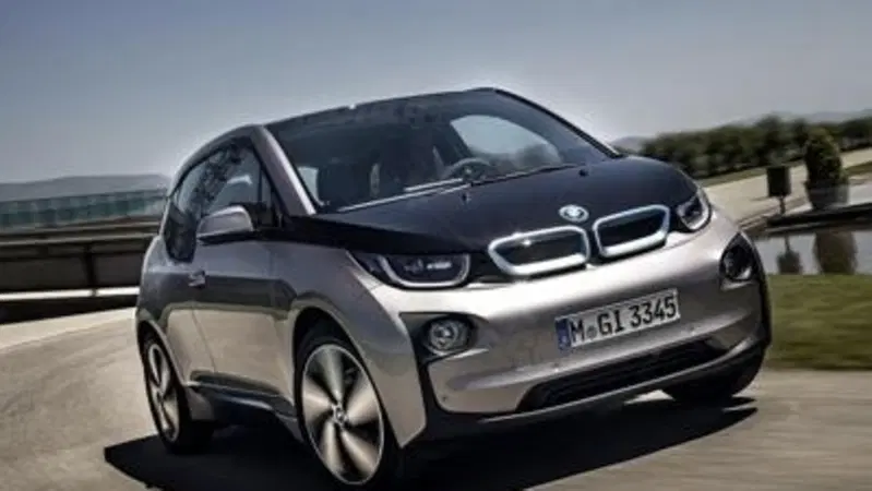 Auto elettrica, ricarica wireless: e se l'autonomia diventasse illimitata? 