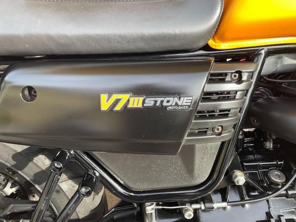 Moto Guzzi V7 III Stone (2017 - 20) (5)