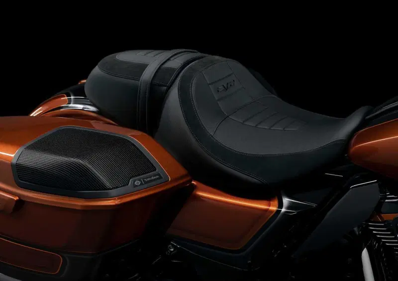 Harley-Davidson CVO - Custom Vehicle Operations CVO Road Glide (2023) (20)