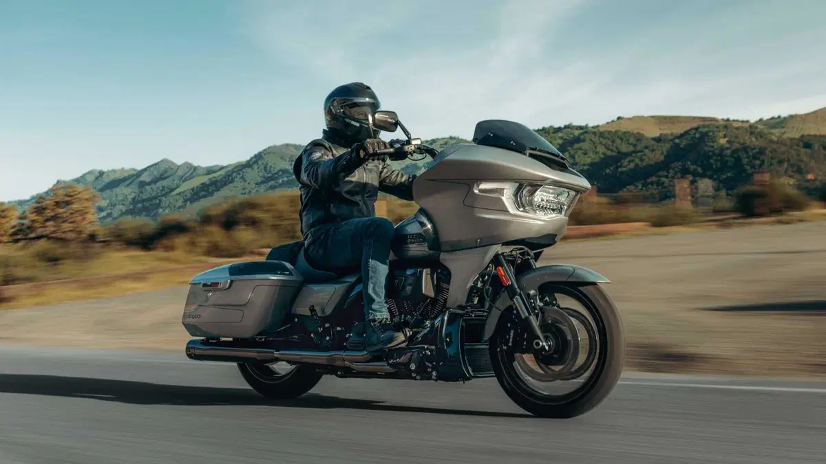 Harley-Davidson CVO - Custom Vehicle Operations CVO Road Glide (2023) (9)
