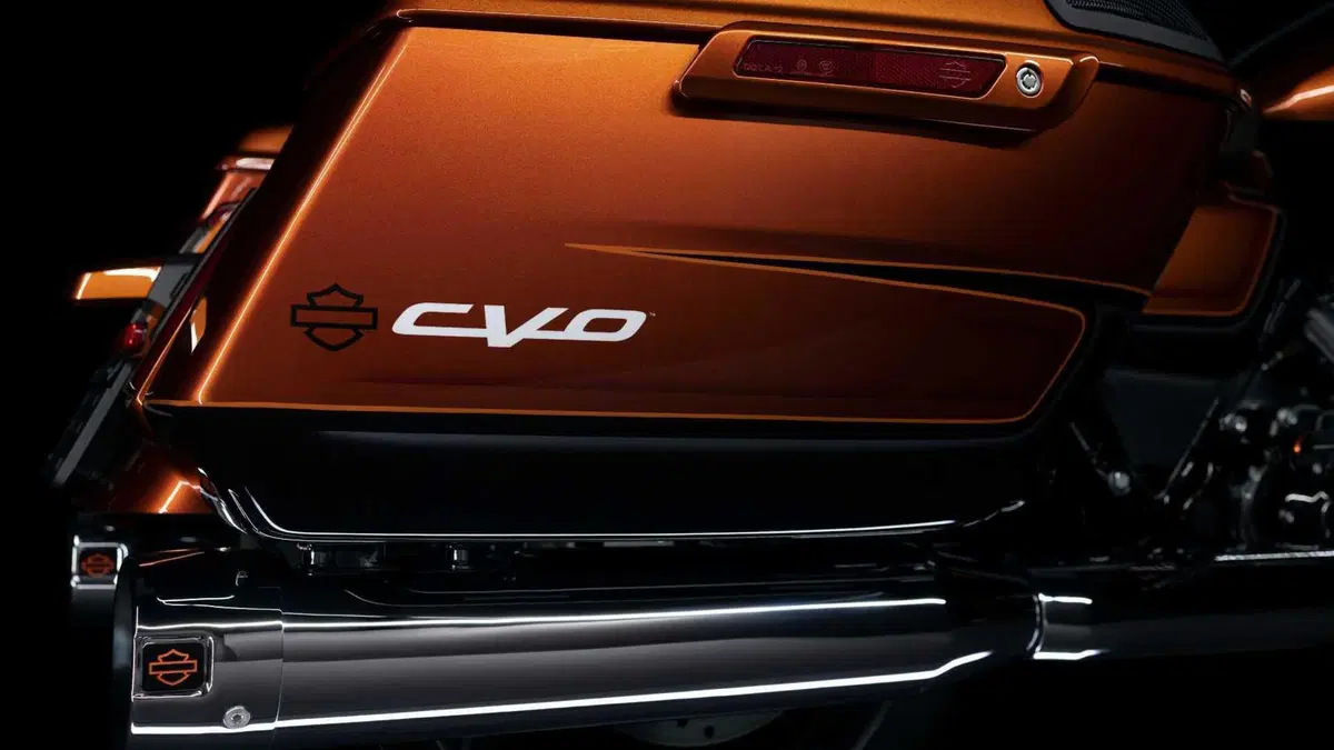 Harley-Davidson CVO - Custom Vehicle Operations CVO Street Glide (2023) (17)