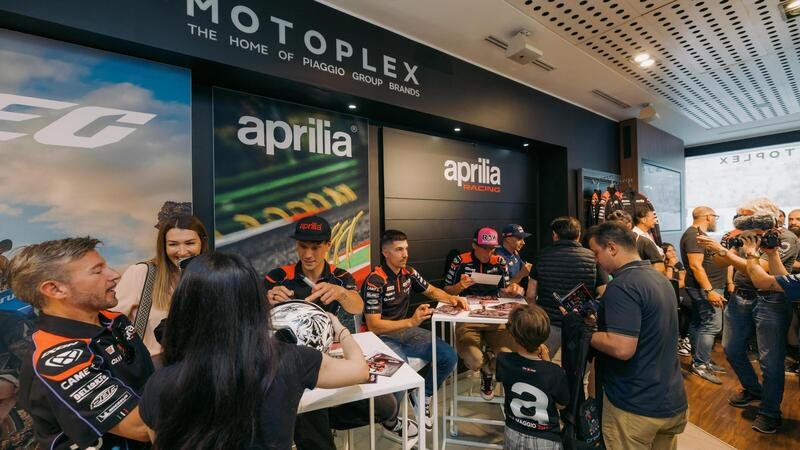 Aprilia porta la RS-GP e i piloti MotoGP nel cuore di Milano [VIDEO e GALLERY]