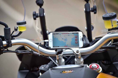 La strumentazione della Caponord 1200 Rally si integra alla perfezione con gli Smartphone