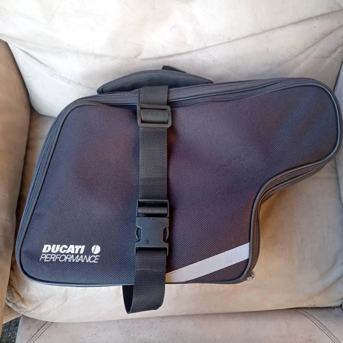 Coppia borse originali Ducati performance per Mons (3)