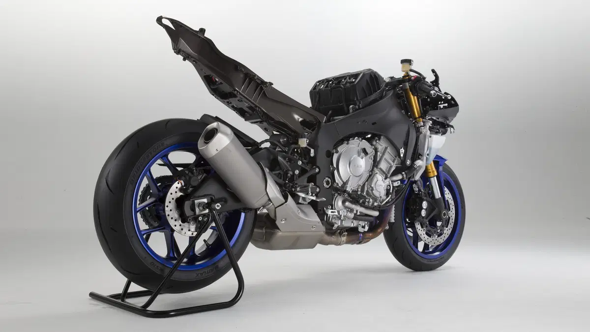 Yamaha YZF-R1 ed YZF-R1M