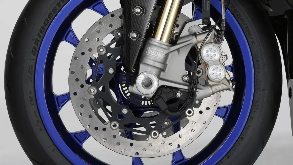 Yamaha YZF-R1 ed YZF-R1M (4)