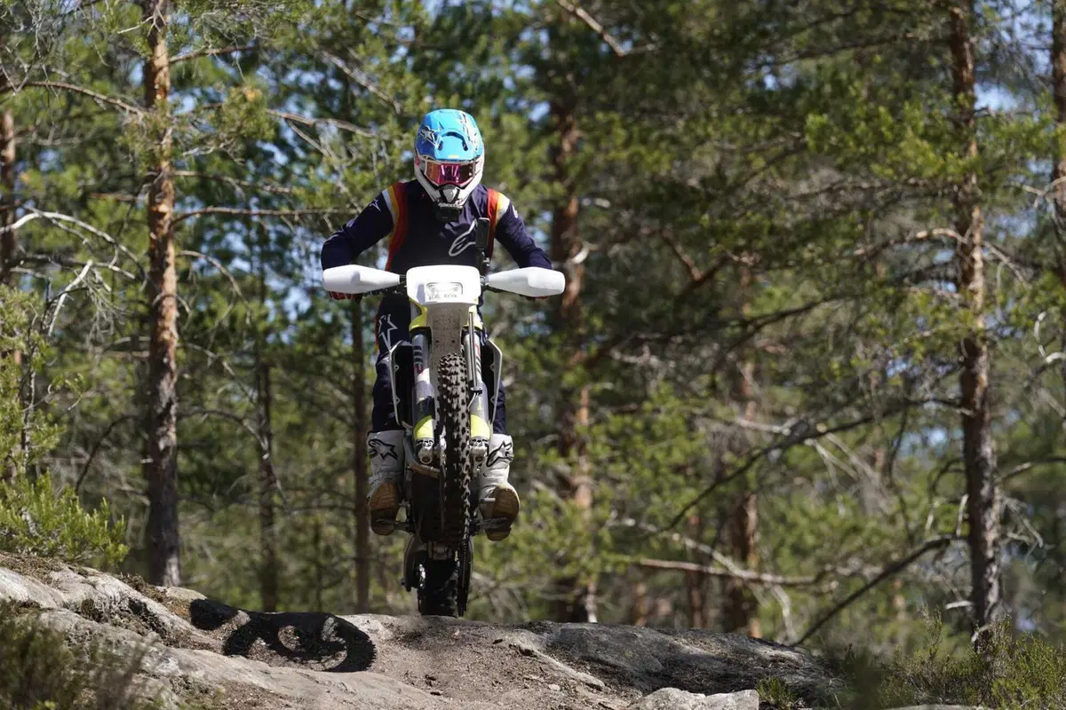 Husqvarna Enduro 2024 TEST: le regine dell'hard sono tutte nuove! Pro e contro, prezzi (3)