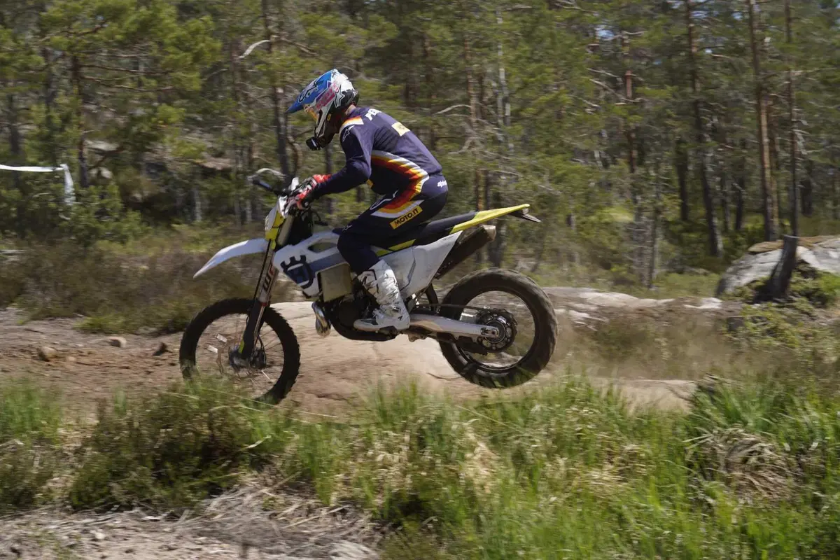 Husqvarna Enduro 2024 TEST: le regine dell'hard sono tutte nuove! Pro e contro, prezzi (4)