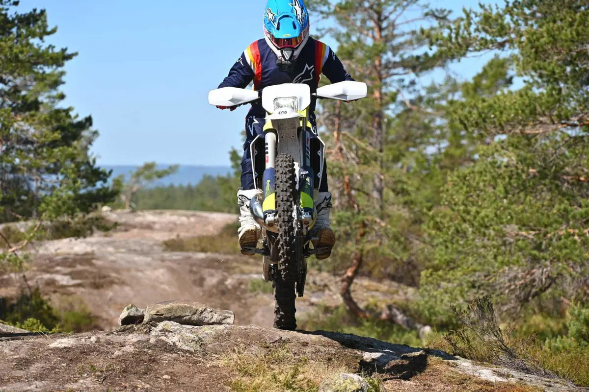 Husqvarna Enduro 2024 TEST: le regine dell'hard sono tutte nuove! Pro e contro, prezzi
