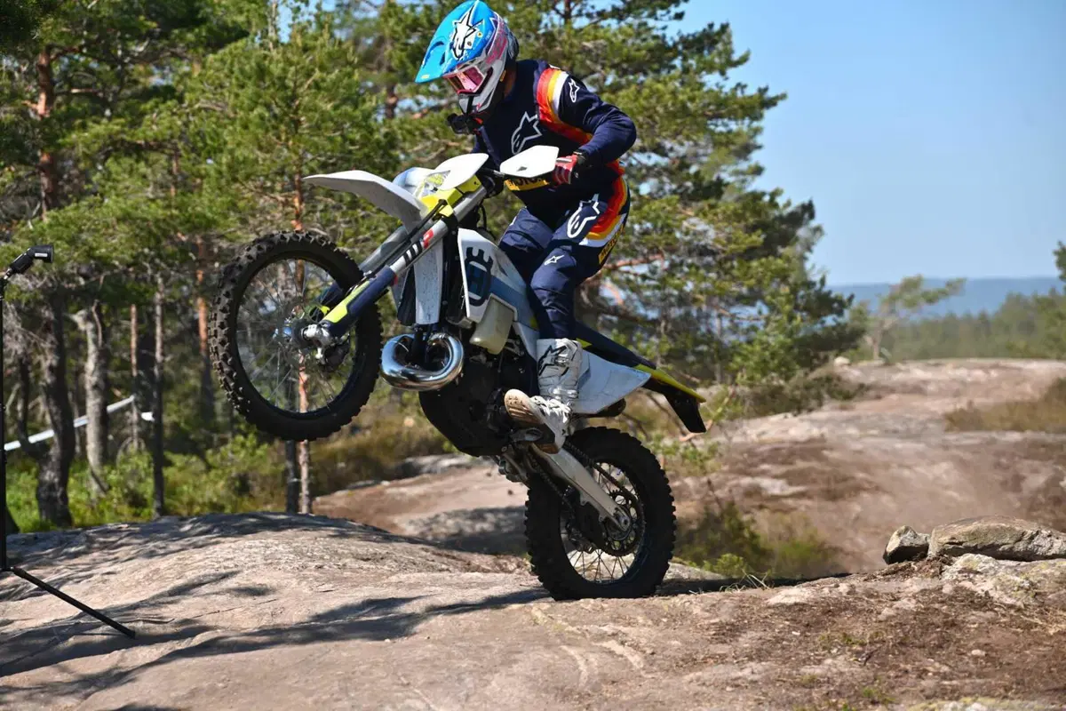 Husqvarna Enduro 2024 TEST: le regine dell'hard sono tutte nuove! Pro e contro, prezzi (7)