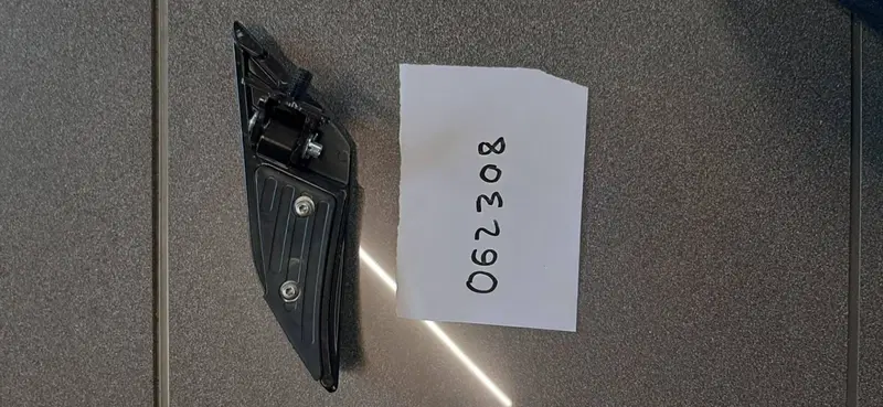Pedana passeggero sx usata per Piaggio Medley 125/ (2)