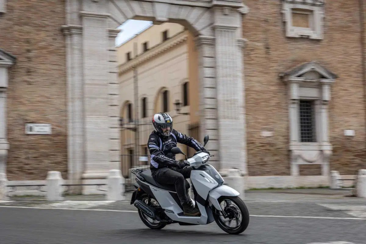 Prova nuovo Peugeot Tweet: look più graffiante, dotazione più completa [VIDEO e GALLERY] (11)
