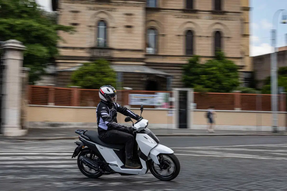 Prova nuovo Peugeot Tweet: look più graffiante, dotazione più completa [VIDEO e GALLERY] (12)