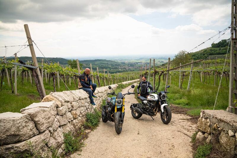 Morini SEIEMMEZZO STR e SCR: TEST speciale dal Garda alla Lessinia col Perfetto e Motoreetto