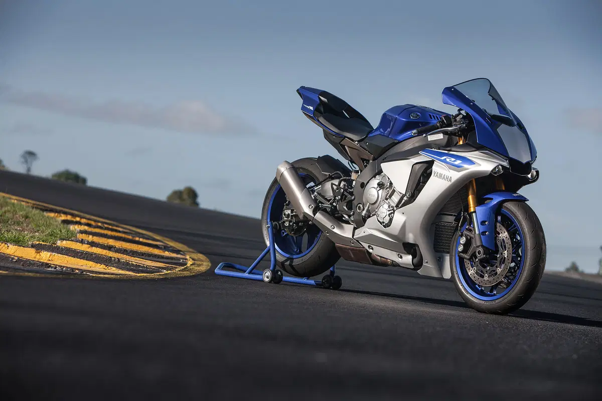 Yamaha YZF-R1 ed YZF-R1M (20)