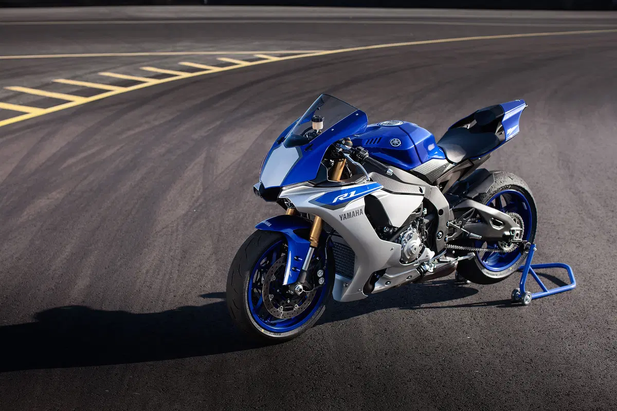 Yamaha YZF-R1 ed YZF-R1M (22)